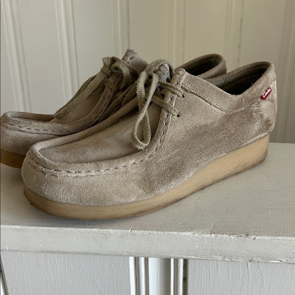 Clarks Women's Suede Lace-Up Wedge Shoe in Beige